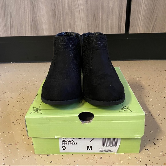 NEW Sarah Jayne Black Ankle Boots Booties Zip Up - Picture 2 of 8